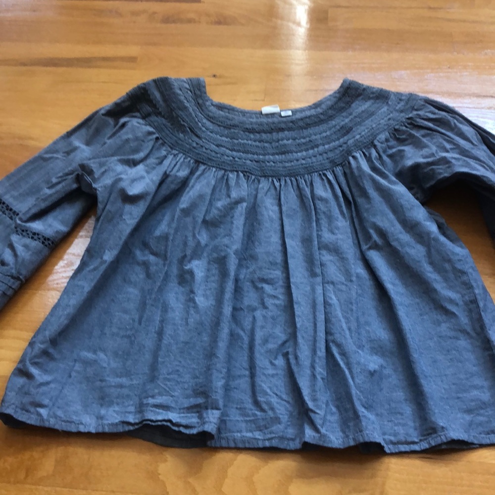 WORN ONCE Gap detailed appliqué long sleeve top with cutout sleeve detailing